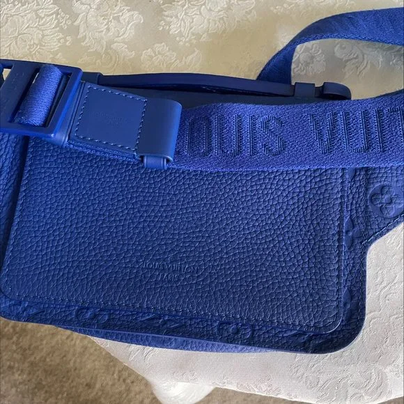 Authentic Louis Vuitton S Lock Slingbag Taurillon Monogram - Picture 8 of 8